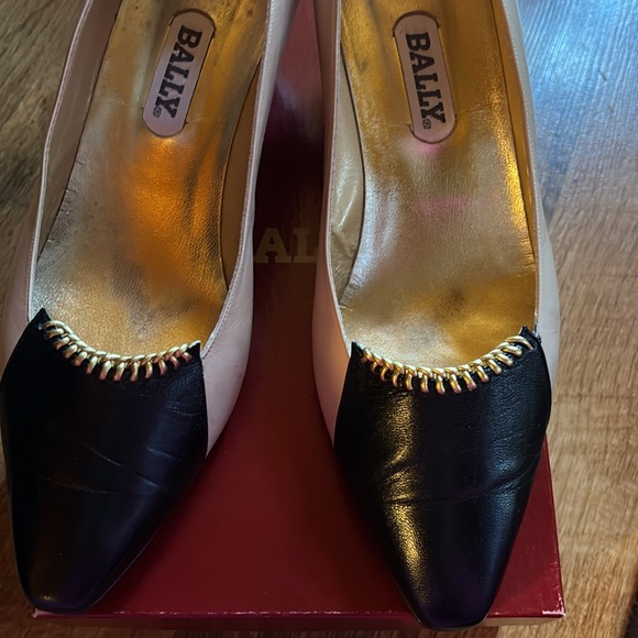 Vintage Bally Royce Bone and Black Heels - Picture 3 of 10